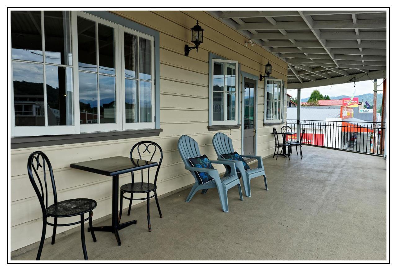 Lantern Court Motel 3*